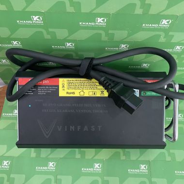 Sạc 1000W Evo Grand Feliz 2025 VeroX và pin phụ 2.4k Xe Vinfast