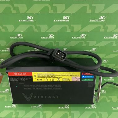Sạc 1000W Evo Grand Feliz 2025 VeroX và pin phụ 2.4k Xe Vinfast