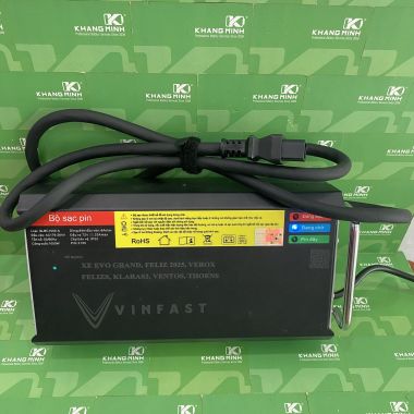 Sạc 1000W Evo Grand Feliz 2025 VeroX và pin phụ 2.4k Xe Vinfast