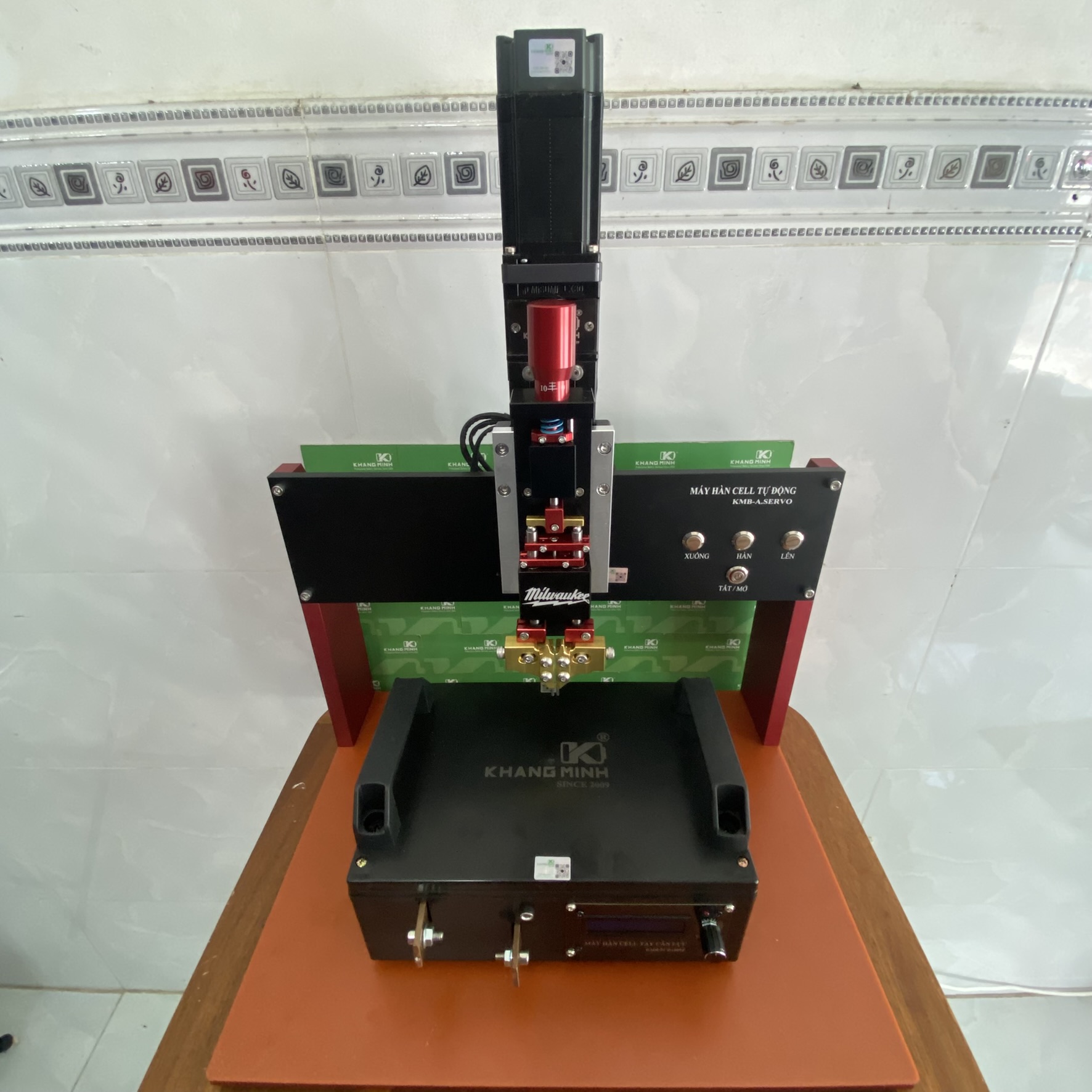 Trụ hàn cell pin tự động EZI Servo 56L Pro cho pin 32140